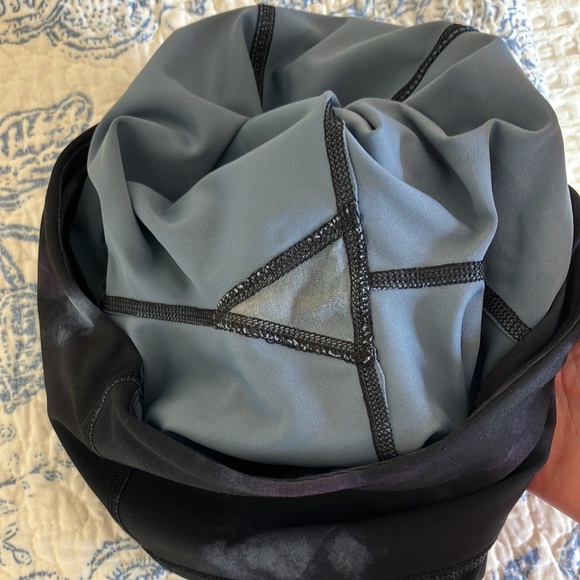 Old navy power soft high waisted bike shorts - Picture 3 of 6